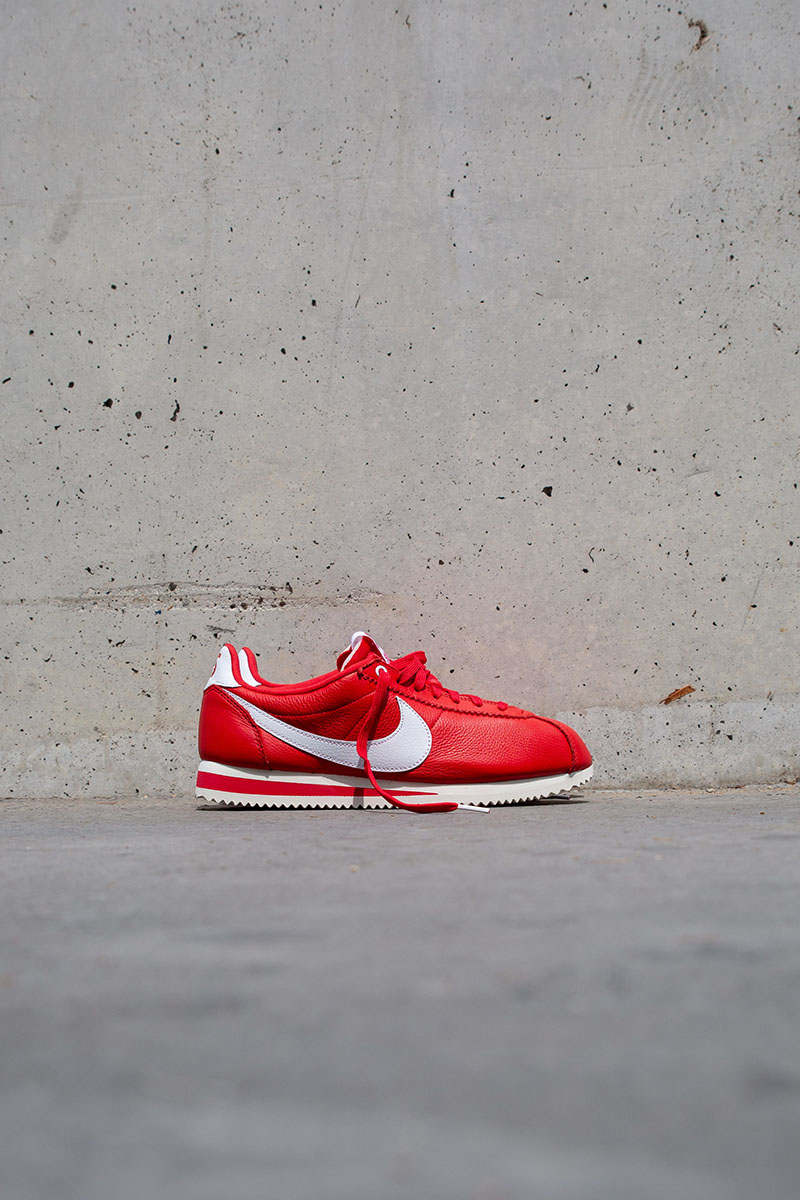 nike stranger things tailwind on feet